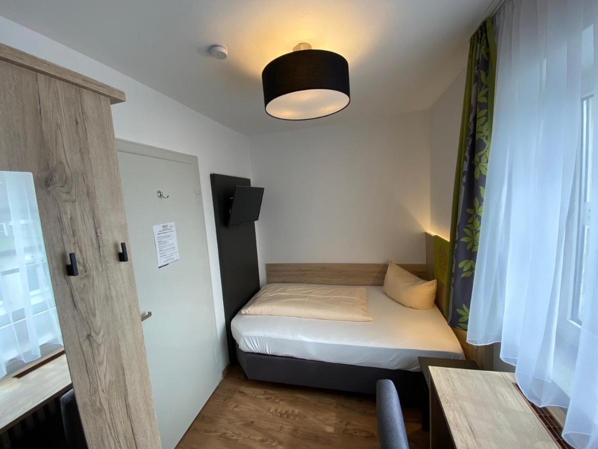 Hotel Goldene Traube ギュンツブルク エクステリア 写真